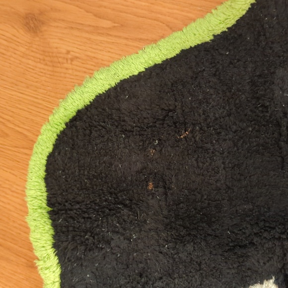 2 bathroom carpets - Picture 5 of 5